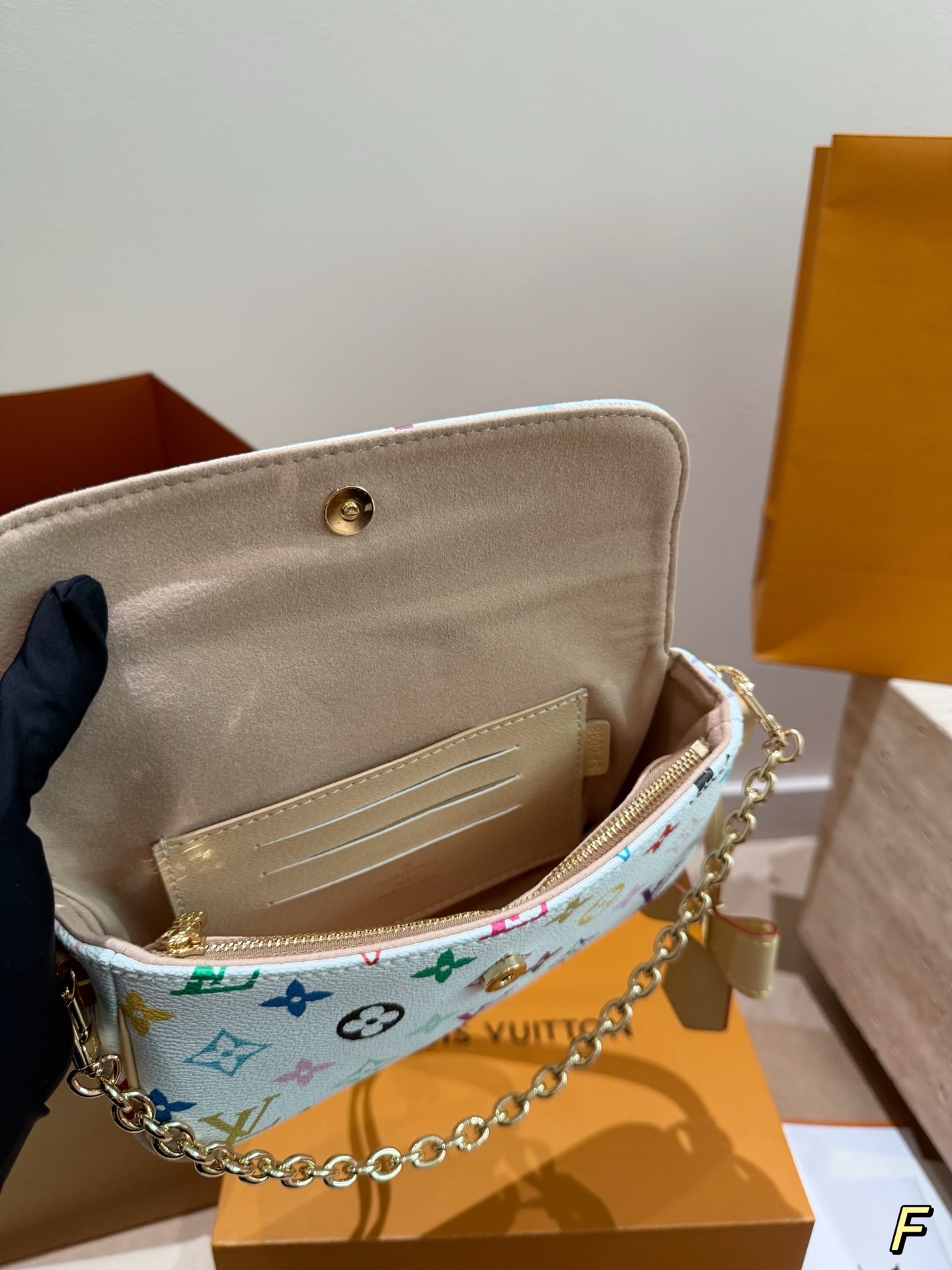 Louis Vuitton  ルイ・ヴィトン シーズナル ワンショルダーバッグ