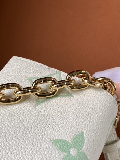 Louis Vuitton  ルイ・ヴィトン シーズナル ワンショルダーバッグ 