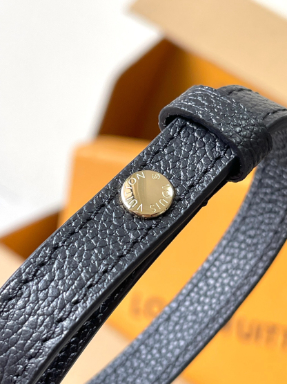 Louis Vuitton  ルイ・ヴィトン シーズナル ワンショルダーバッグ 