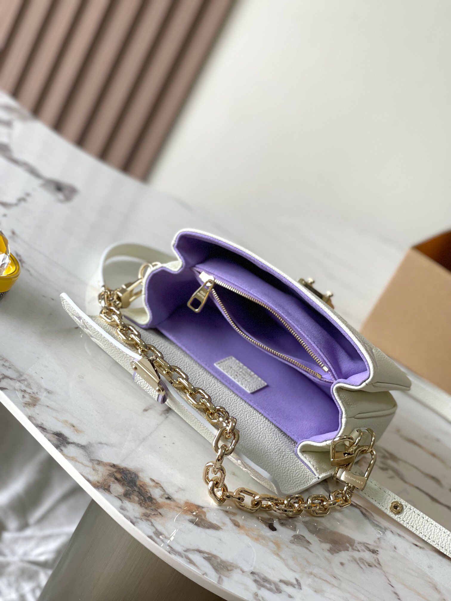 Louis Vuitton  ルイ・ヴィトン シーズナル ワンショルダーバッグ 