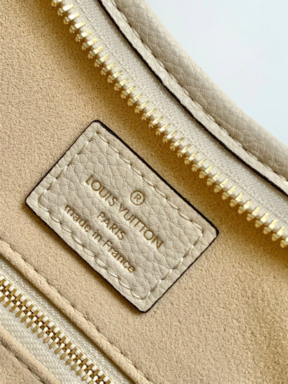 Louis Vuitton  ルイ・ヴィトン シーズナル ワンショルダーバッグ 