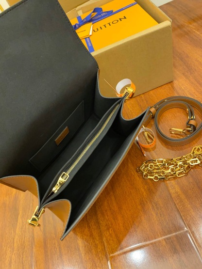 Louis Vuitton  ルイ・ヴィトン シーズナル ワンショルダーバッグ 