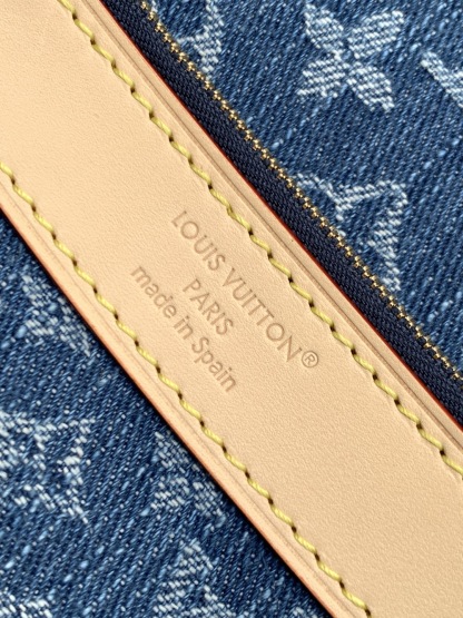 Louis Vuitton  ルイ・ヴィトン シーズナル ワンショルダーバッグ 