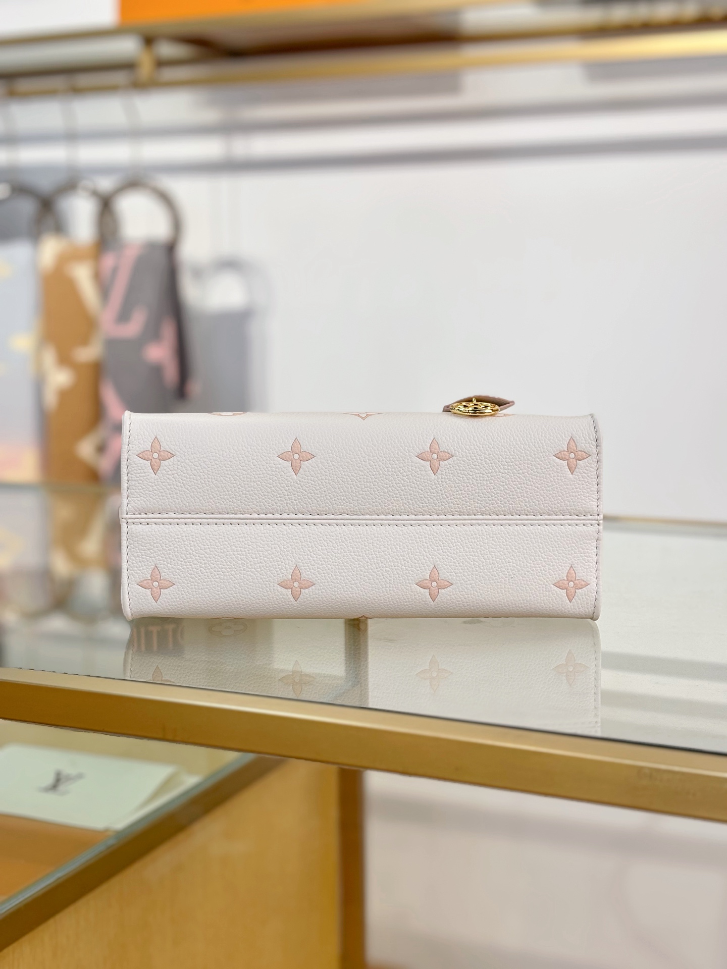 Louis Vuitton  ルイ・ヴィトン シーズナル ワンショルダーバッグ 