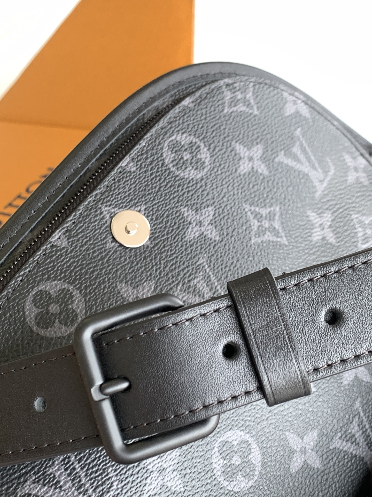 Louis Vuitton  ルイ・ヴィトン シーズナル ワンショルダーバッグ 