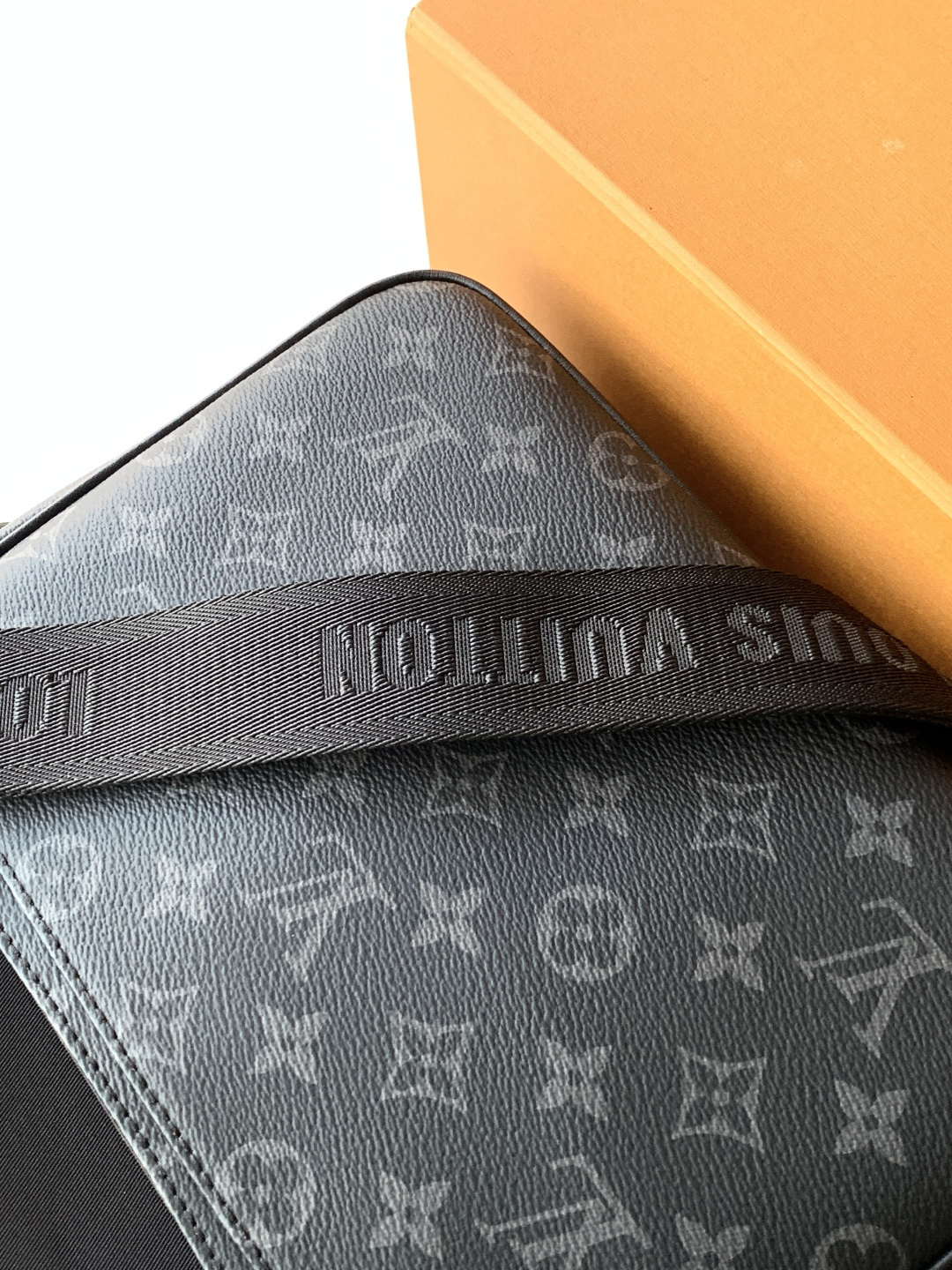 Louis Vuitton  ルイ・ヴィトン シーズナル ワンショルダーバッグ 