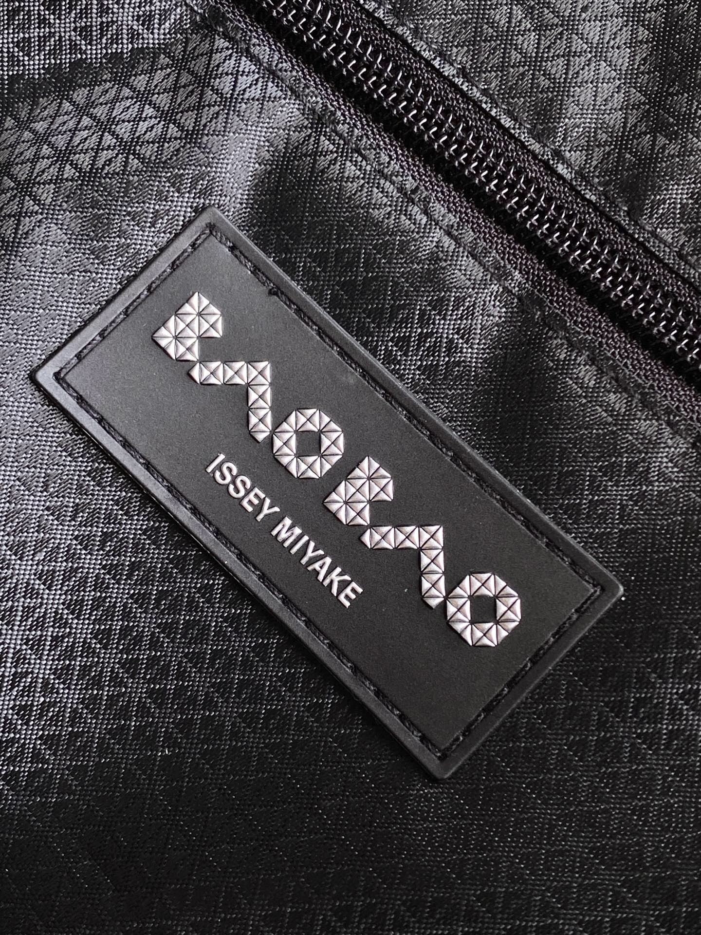 イッセイミヤケ「Issey Miyake」LUCENTシリーズ トートバッグ