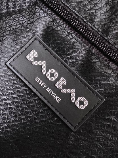 イッセイミヤケ「Issey Miyake」LUCENTシリーズ トートバッグ