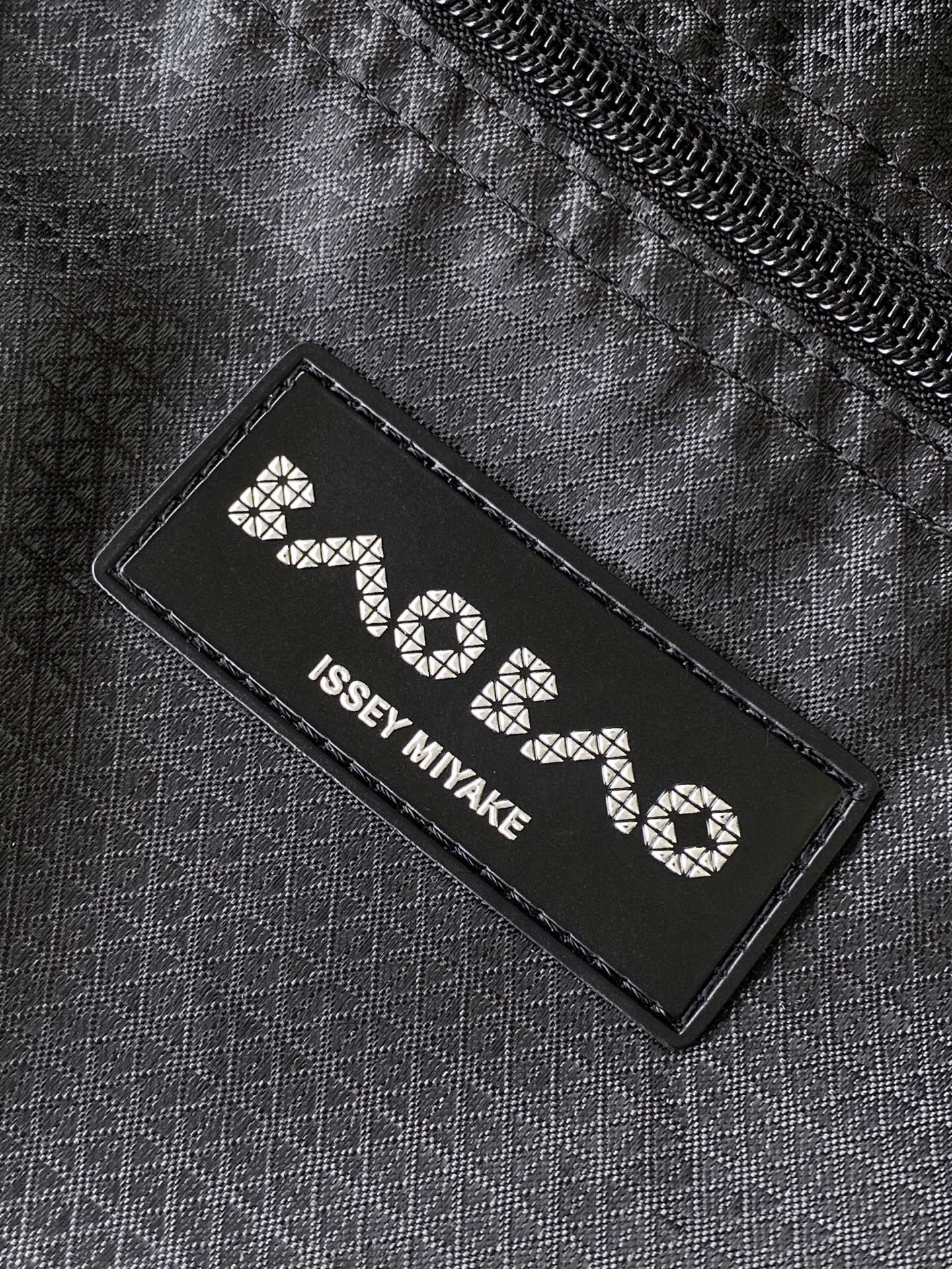 イッセイミヤケ「Issey Miyake」LUCENTシリーズ トートバッグ