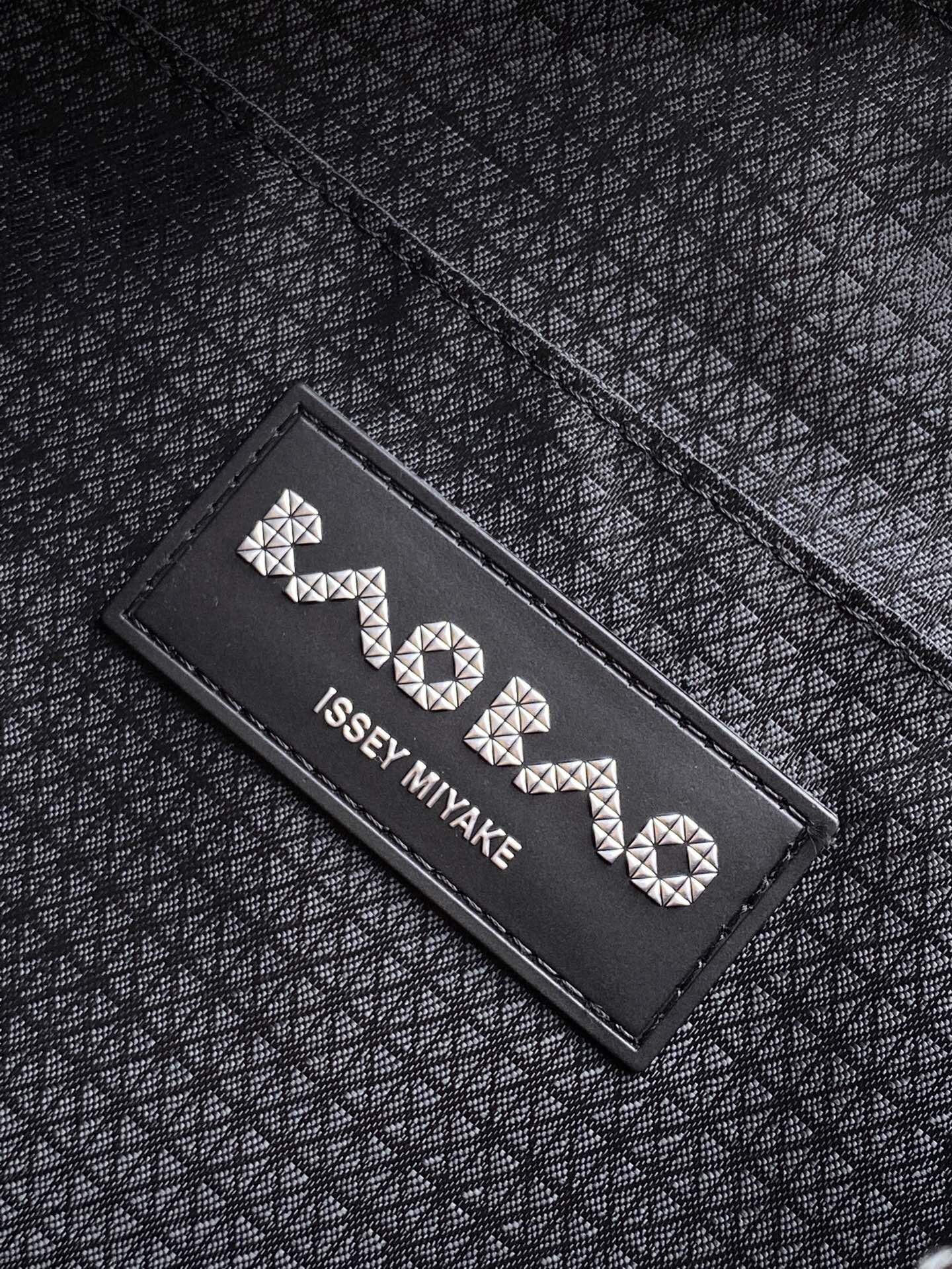 イッセイミヤケ「Issey Miyake」LUCENTシリーズ トートバッグ