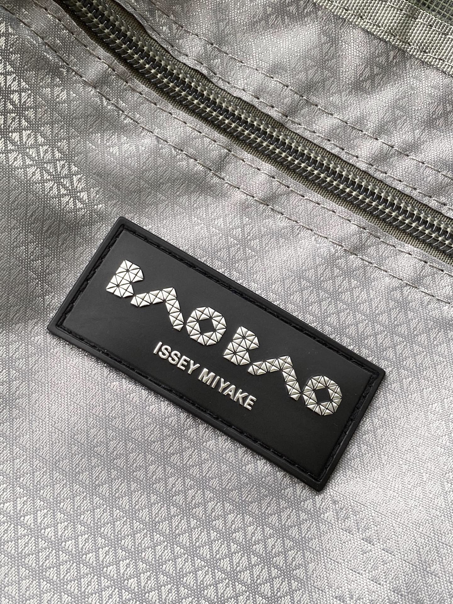 イッセイミヤケ「Issey Miyake」LUCENTシリーズ トートバッグ