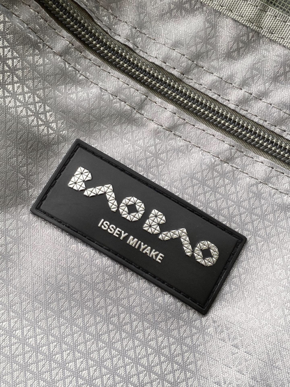 イッセイミヤケ「Issey Miyake」LUCENTシリーズ トートバッグ