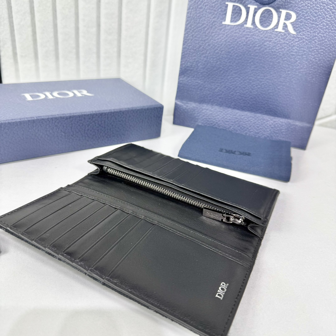 ディオール「Dior」 クラシックな高級品さいふ