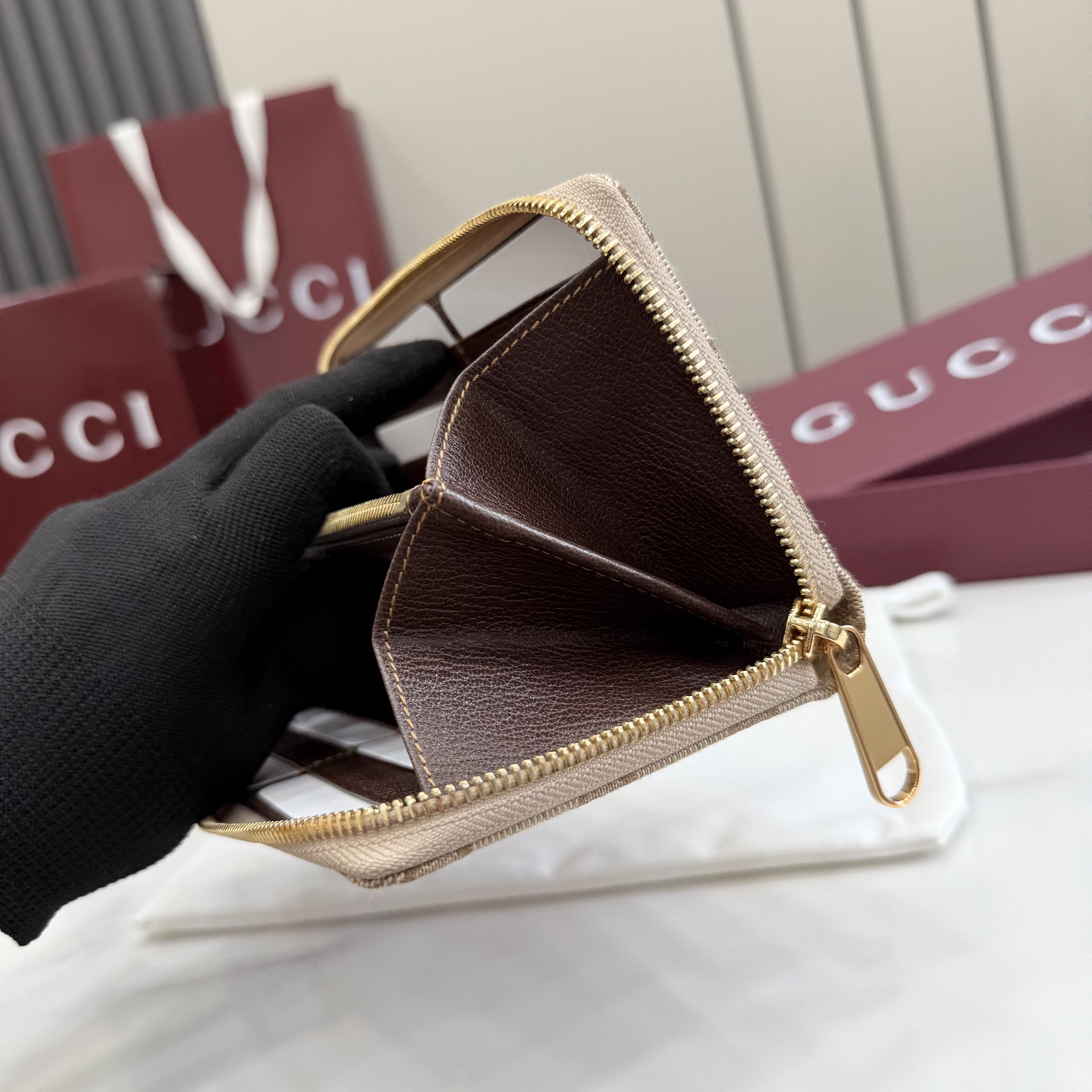 グッチ「Gucci」 クラシックなモノグラムウォレット