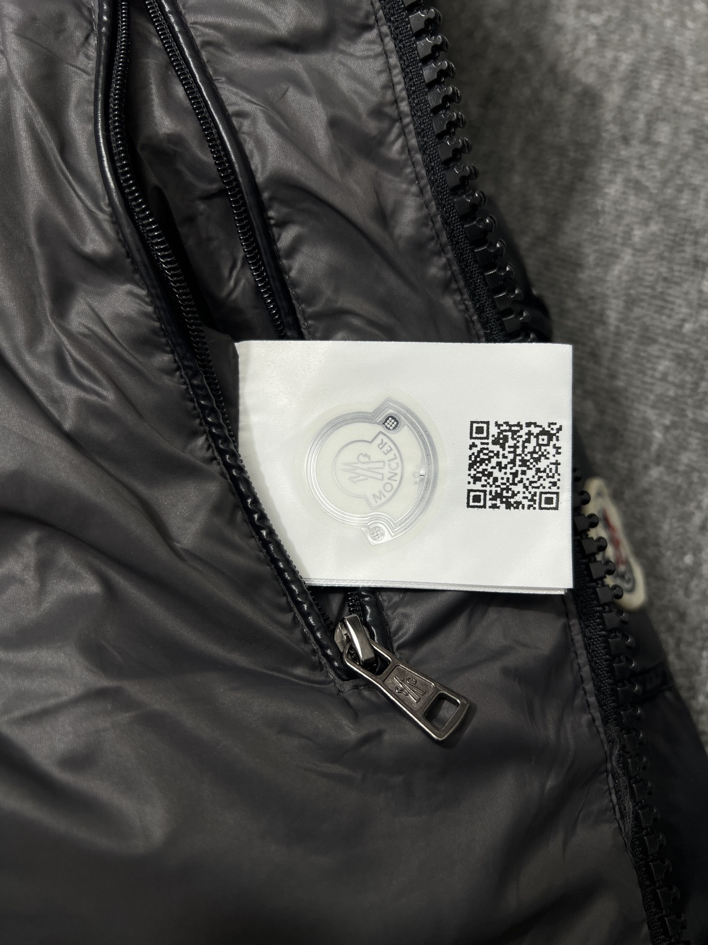 モンクレール シーズン別 ロングダウンコート