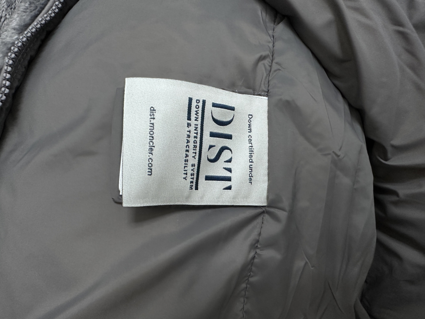 モンクレール シーズン別 ロングダウンコート