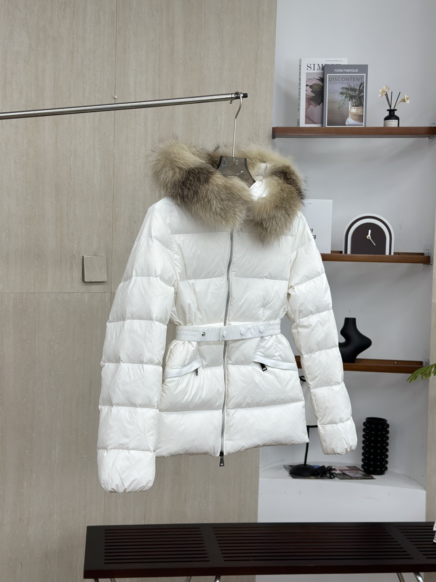 モンクレール シーズン別 ロングダウンコート レディースタイプ