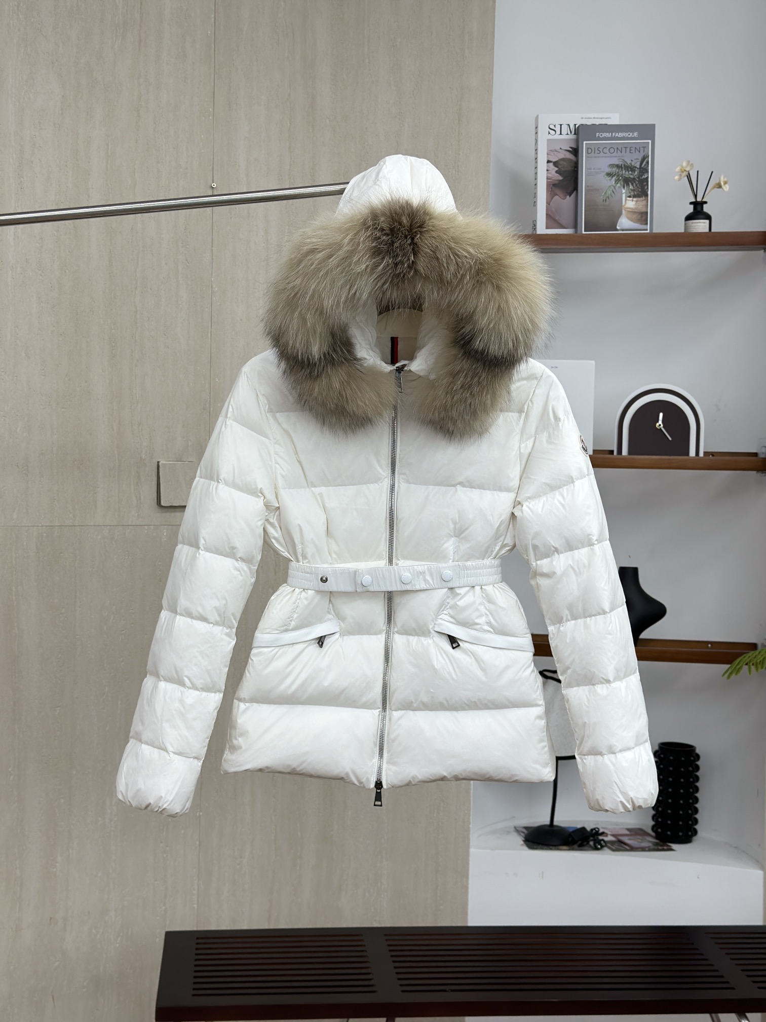 モンクレール シーズン別 ロングダウンコート レディースタイプ