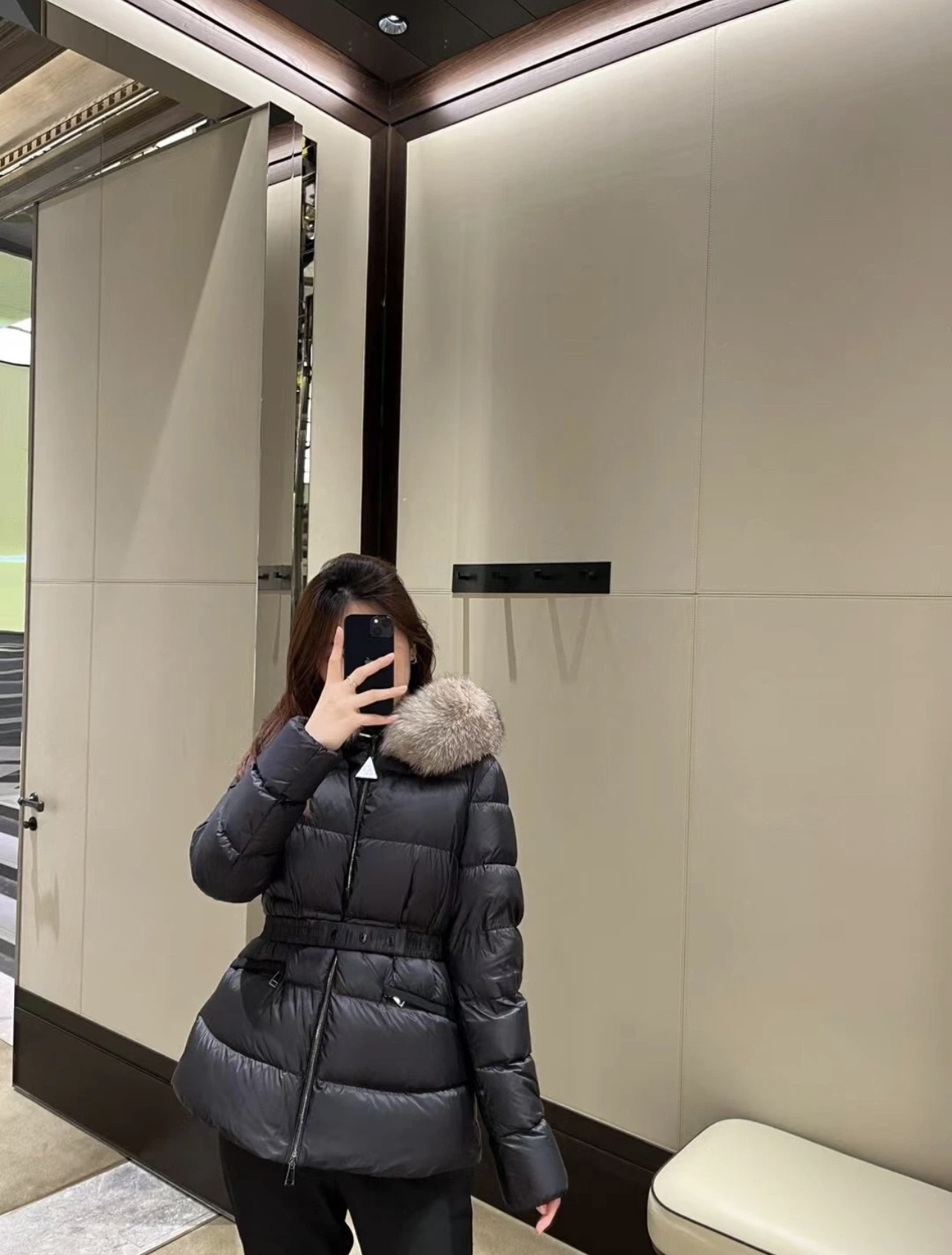 モンクレール シーズン別 ロングダウンコート レディースタイプ