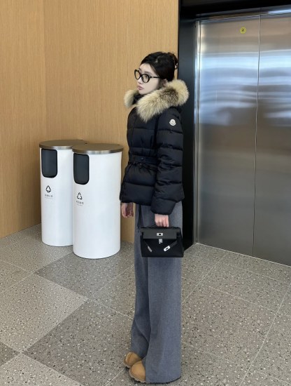 モンクレール シーズン別 ロングダウンコート レディースタイプ