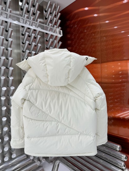 モンクレール シーズン別 ロングダウンコート