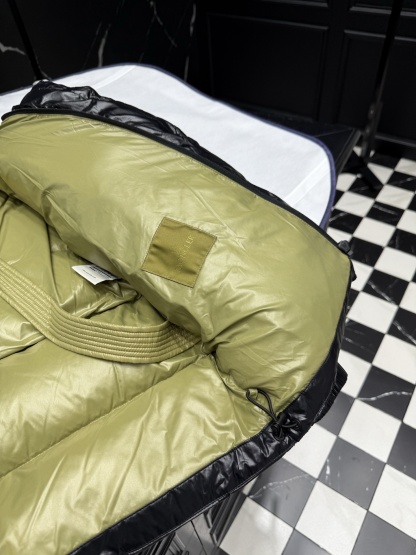 モンクレール シーズン別 ロングダウンコート