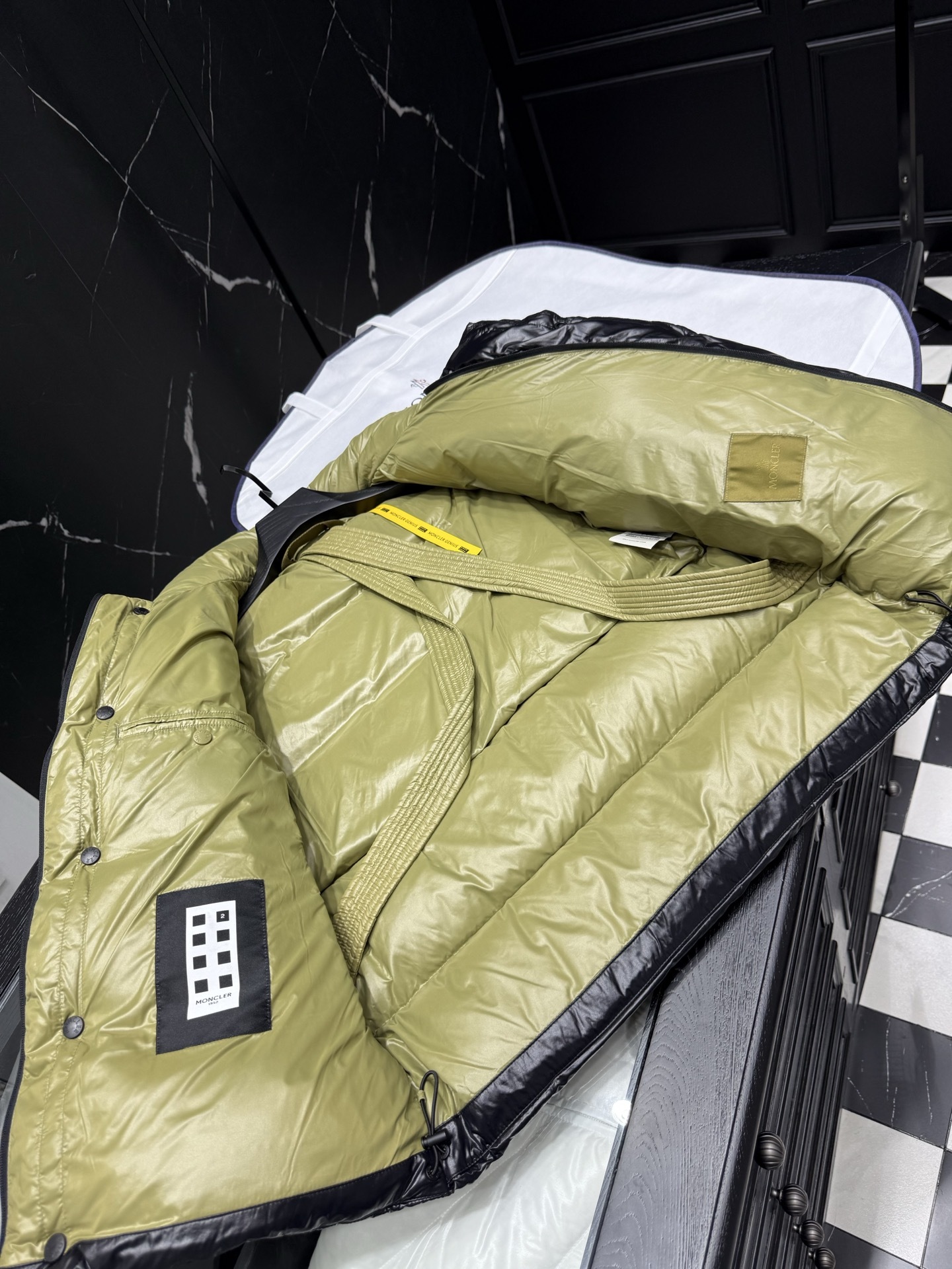 モンクレール シーズン別 ロングダウンコート