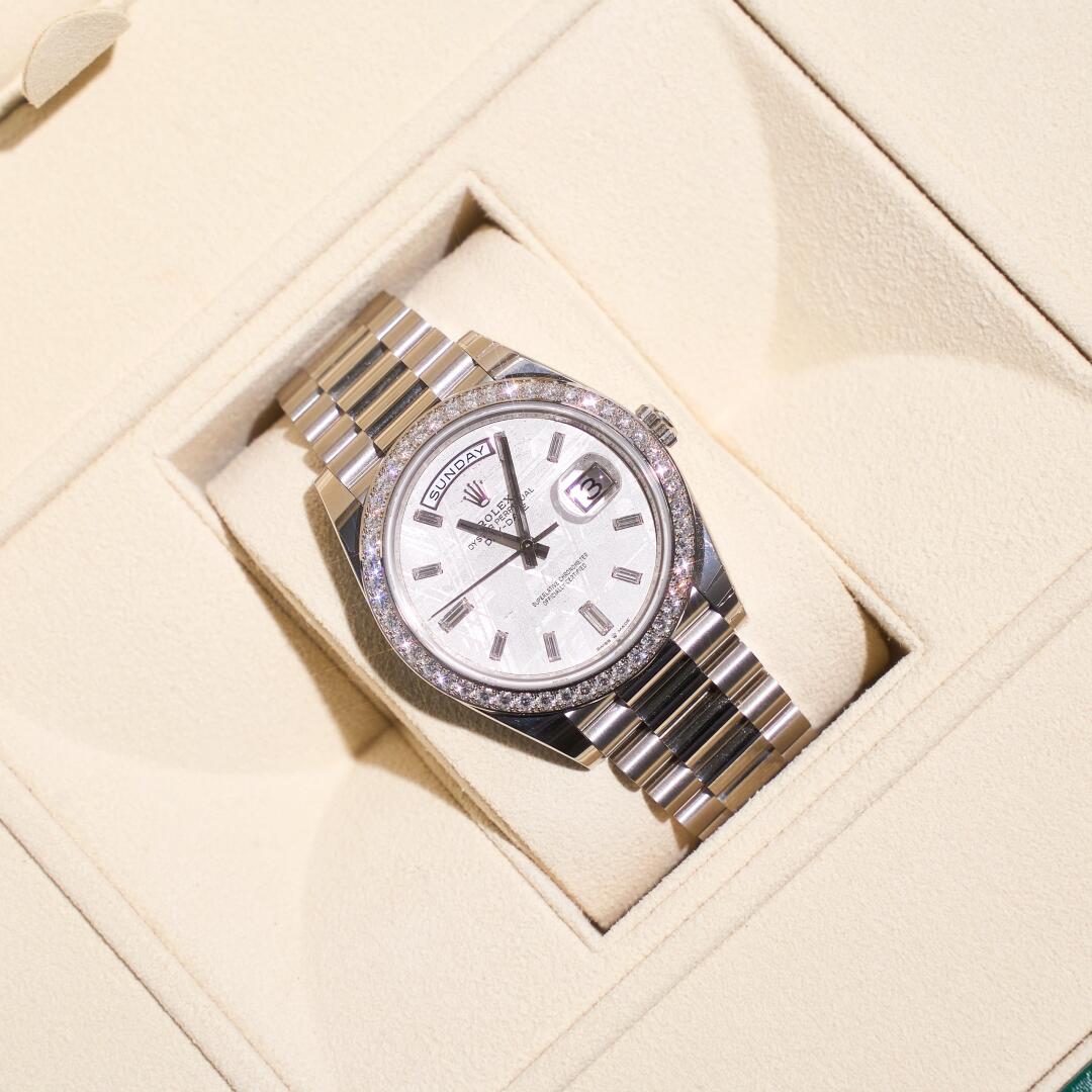 Day-Date 40(デイデイト) 40 | オイスター、40 mm、ホワイトゴールド、ダイヤモンド  リファレンス 228349RBR-0040