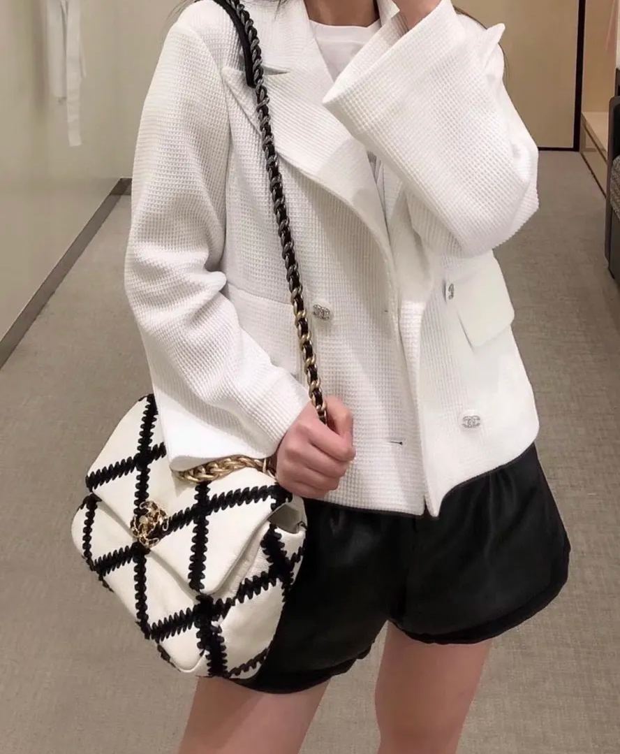 ★CHANEL★2024年新製品ウールチェーンクロスボディバッグ