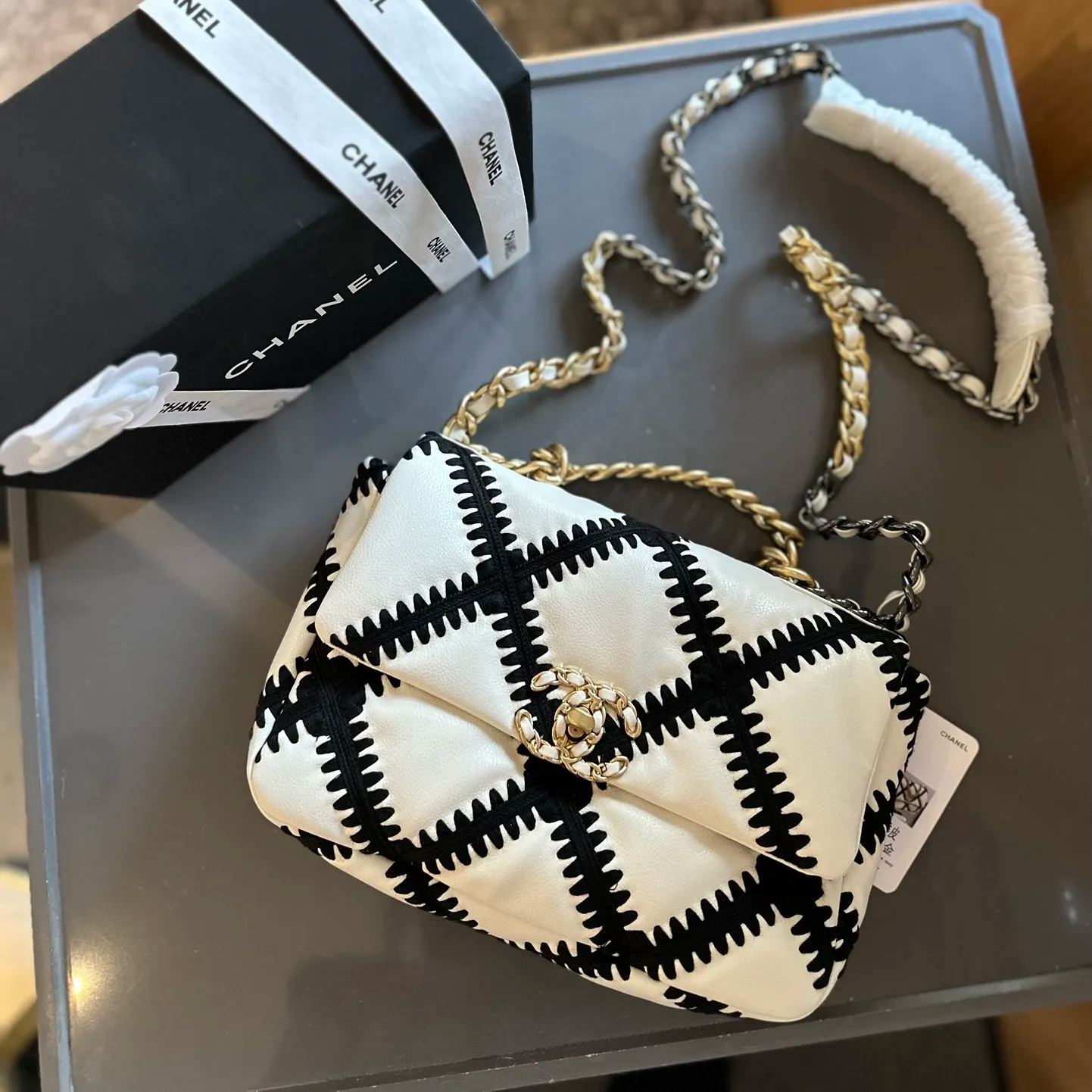 ★CHANEL★2024年新製品ウールチェーンクロスボディバッグ