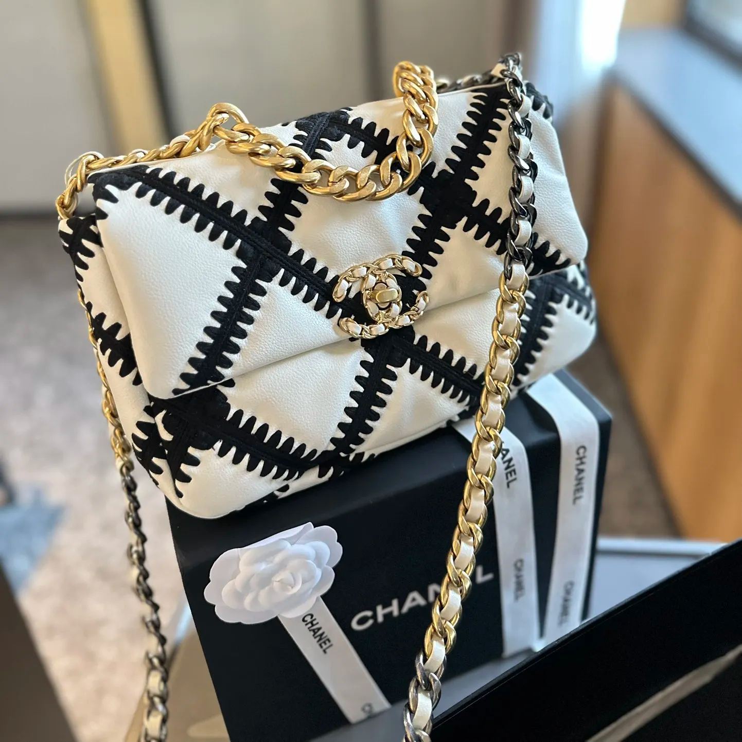 ★CHANEL★2024年新製品ウールチェーンクロスボディバッグ