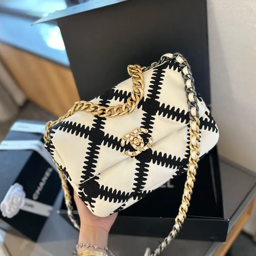 ★CHANEL★2024年新製品ウールチェーンクロスボディバッグ