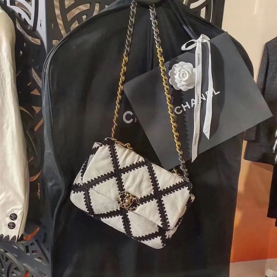 ★CHANEL★2024年新製品ウールチェーンクロスボディバッグ