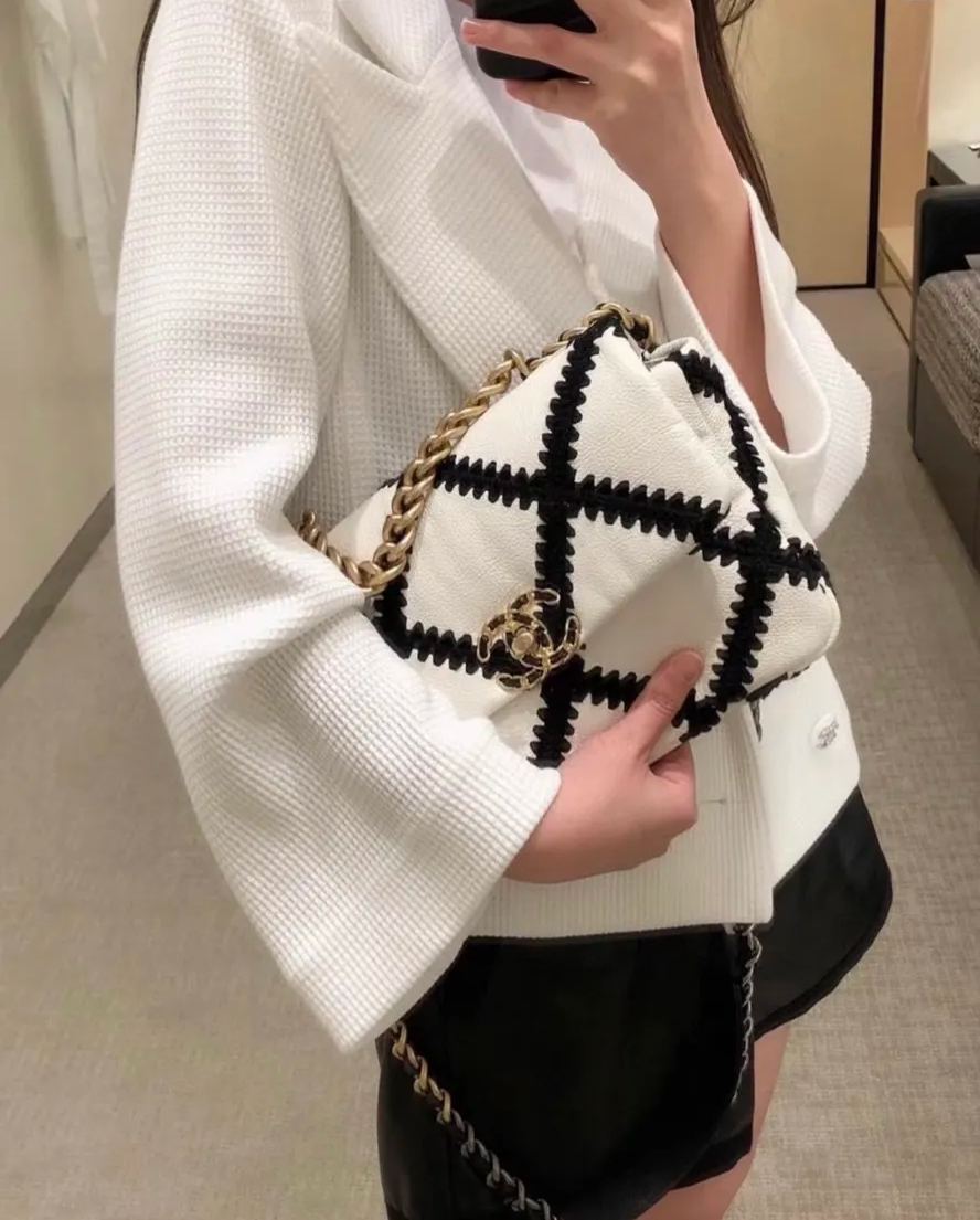 ★CHANEL★2024年新製品ウールチェーンクロスボディバッグ