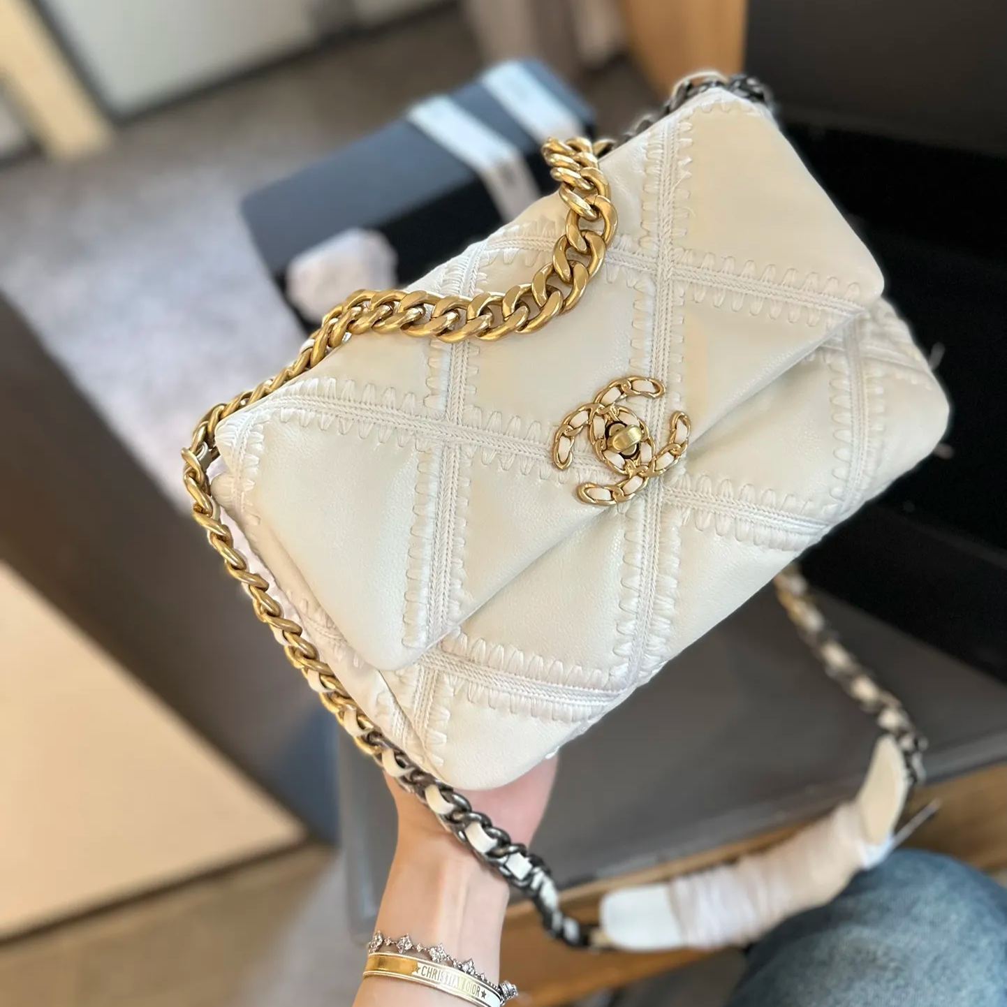 ★CHANEL★2024年新製品ウールチェーンクロスボディバッグ