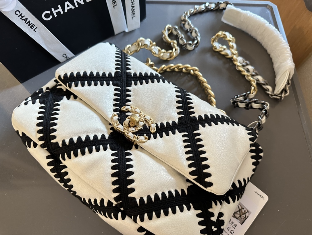 ★CHANEL★2024年新製品ウールチェーンクロスボディバッグ