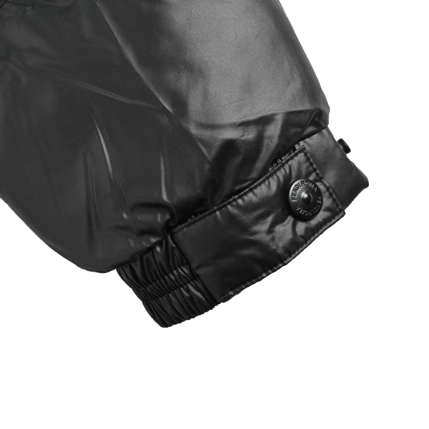 FENDI フェンディ 25FW 袖標拼接 フード付きダウンジャケット ブラック