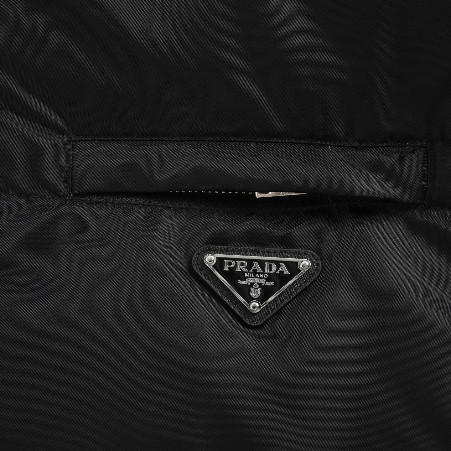 PRADA プラダ ブラック 再生ナイロン 撞色リブコollar ダウンジャケット