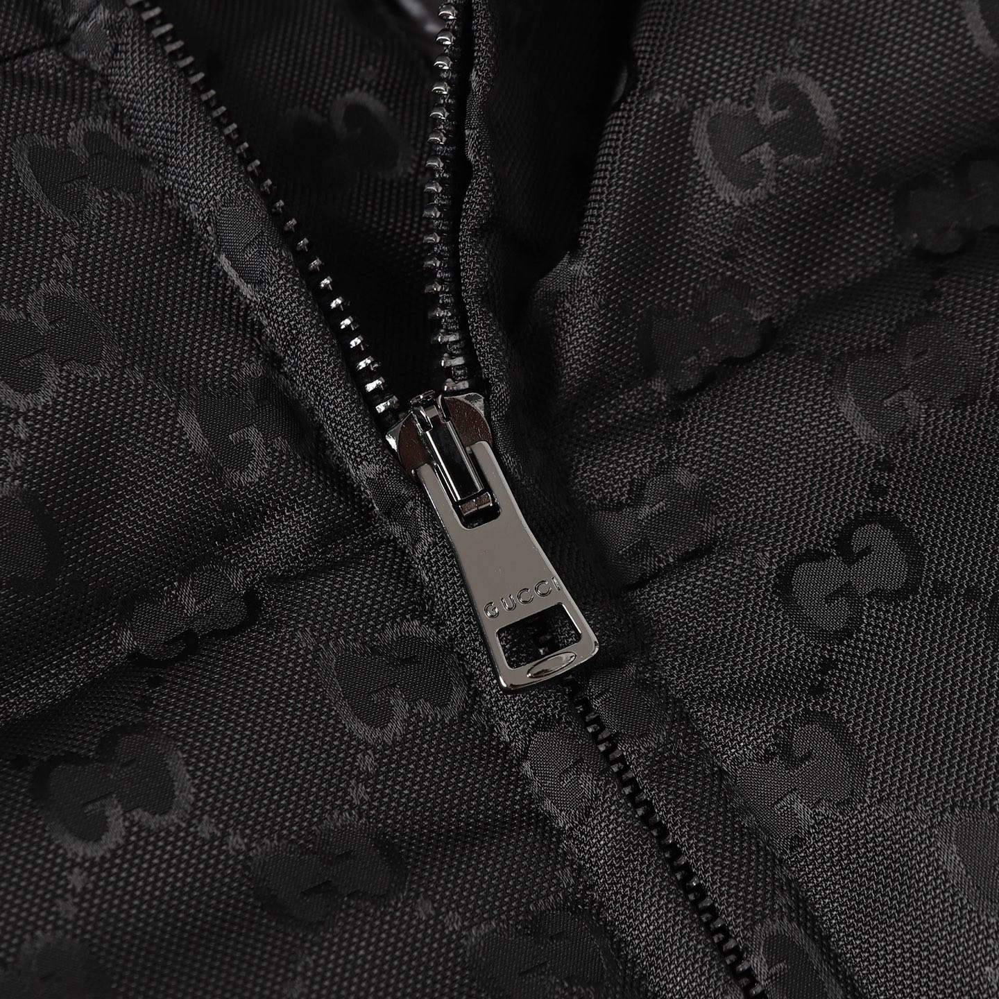 GUCCI グッチ 小G満印 連帽ダウンジャケット ブラック