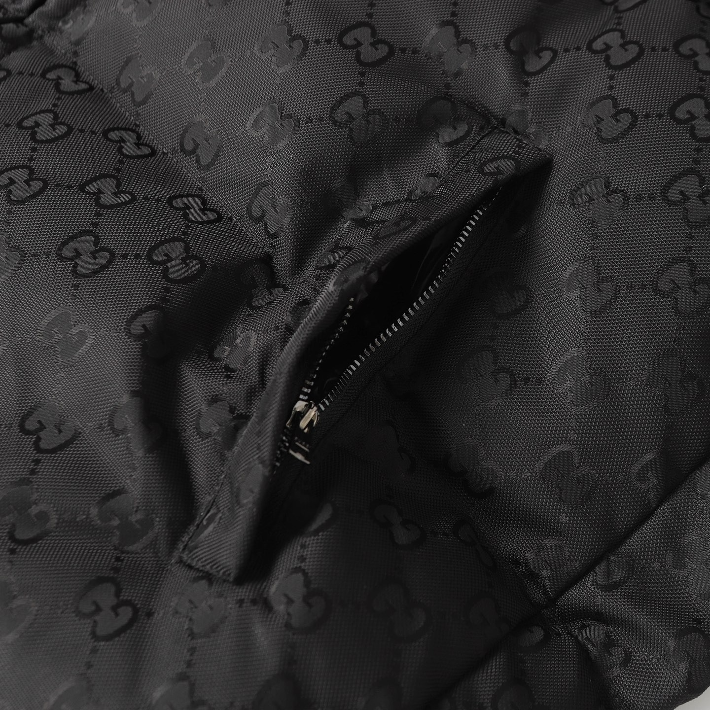 GUCCI グッチ 小G満印 連帽ダウンジャケット ブラック