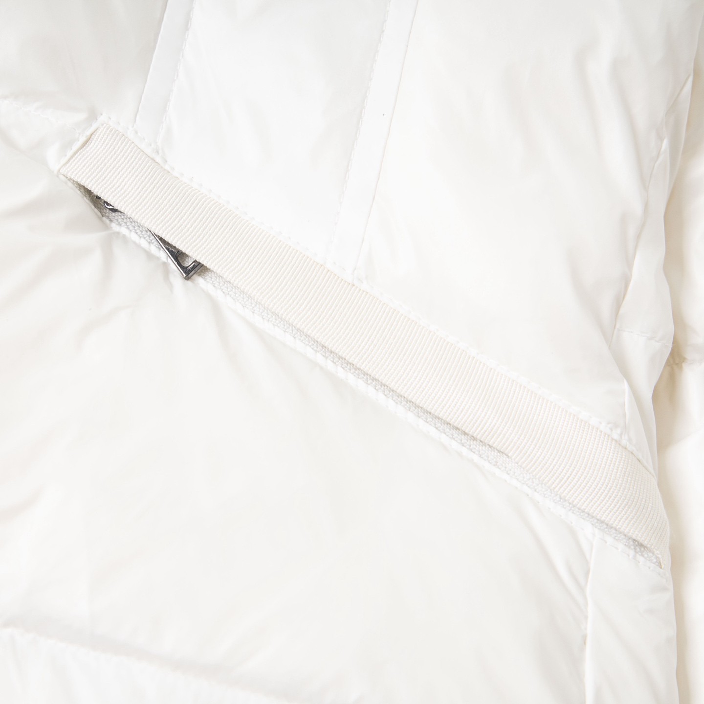 Moncler モンクレール 2025秋冬新作 Boed レディース ショートダウンジャケット 白 フォックスファーカラー ベルト付き