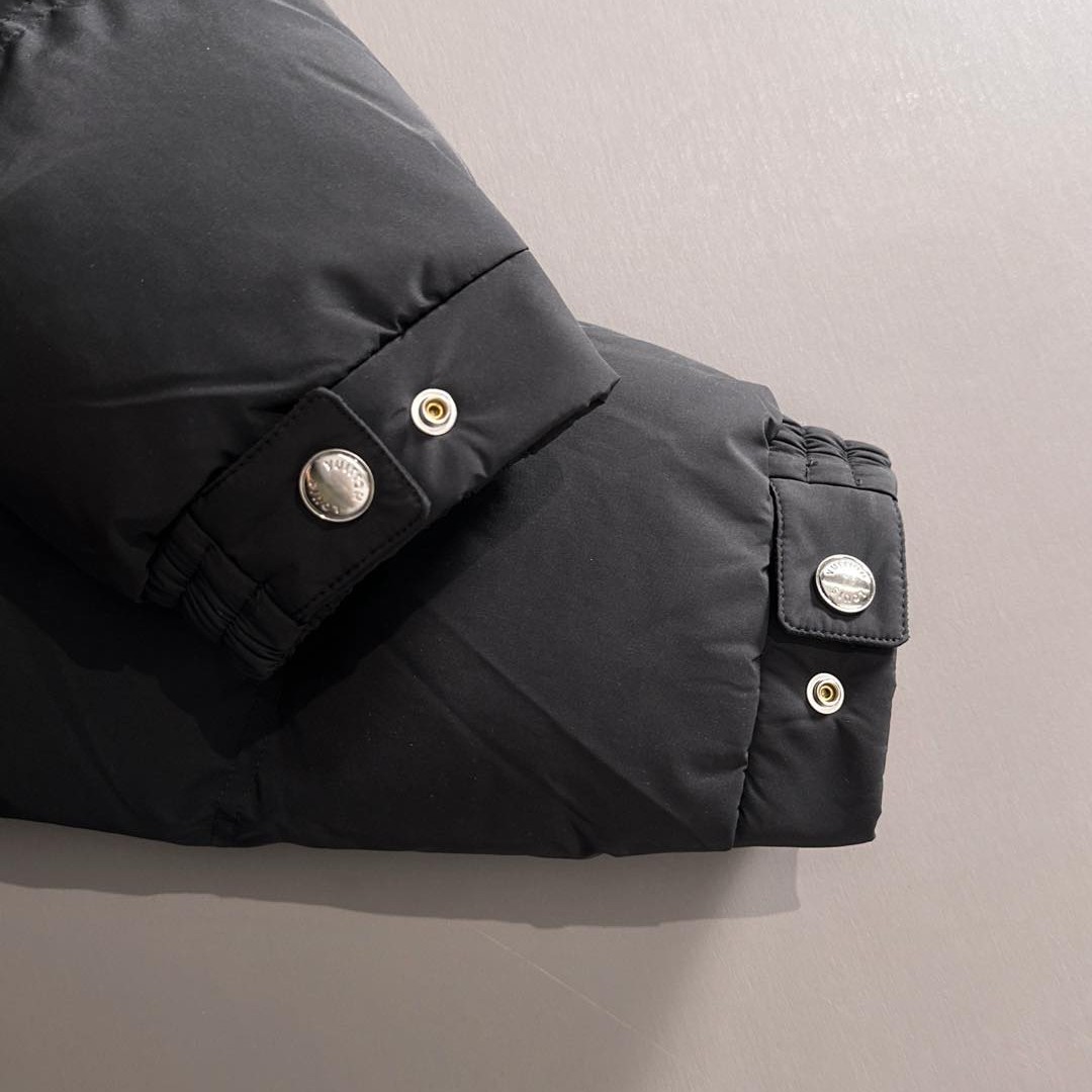 LOUIS VUITTON ルイ・ヴィトン FW2025秋冬新款 モノグラムエンボス フード付きダウンジャケット