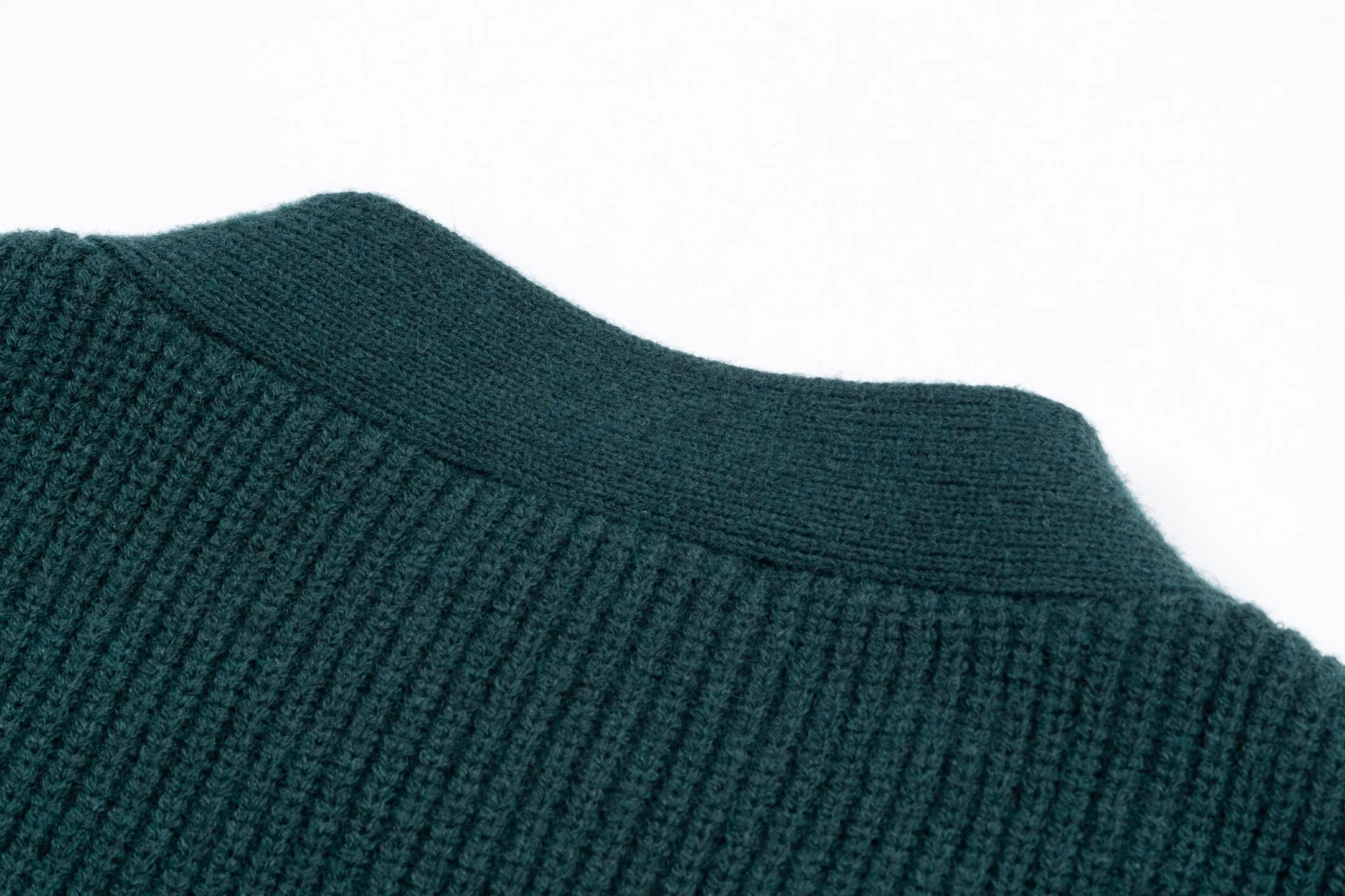 AMI PARIS（アミ パリス） オーバーサイズ ウール カーディガン 男女兼用ロゴニット