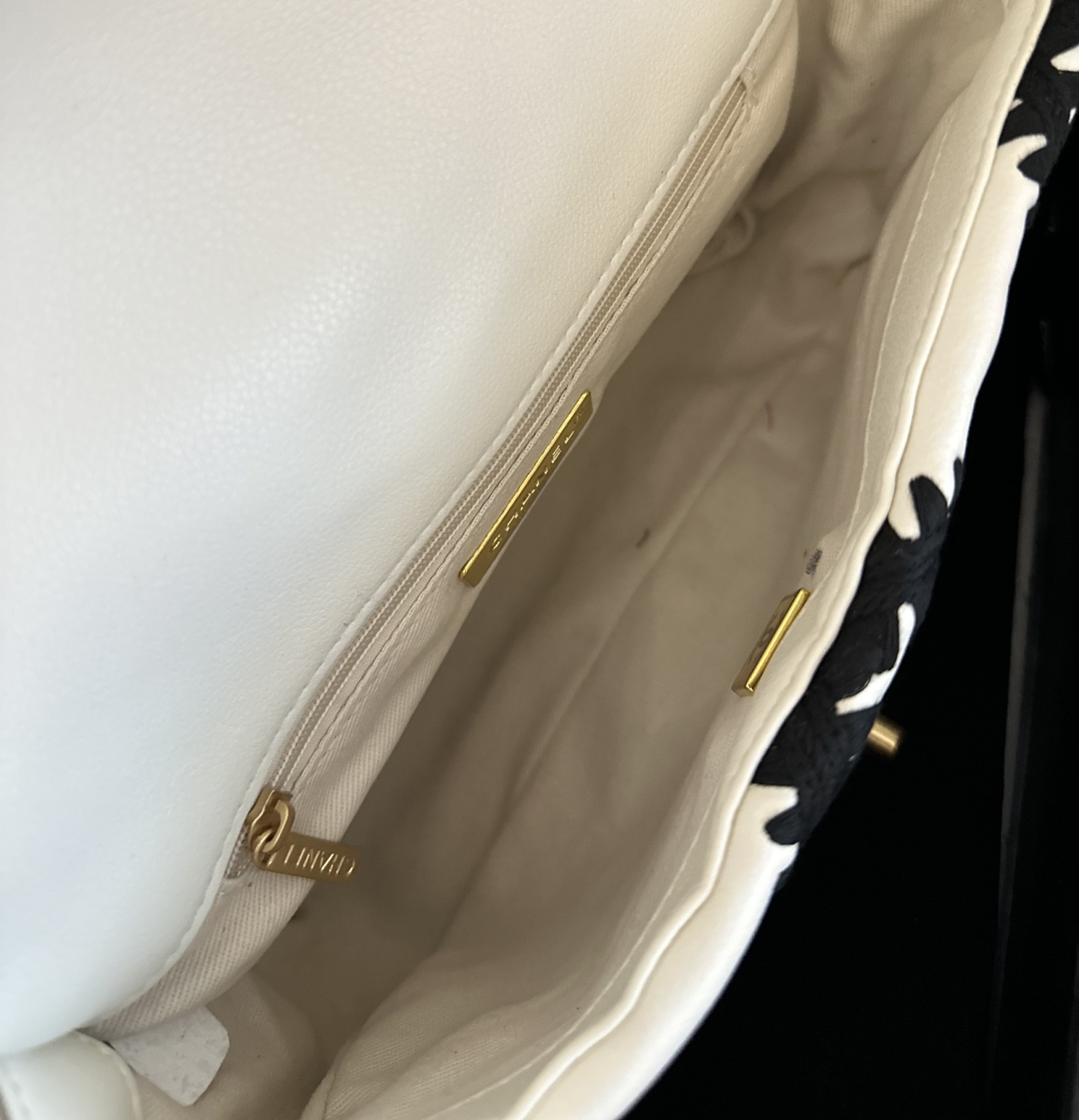 ★CHANEL★2024年新製品ウールチェーンクロスボディバッグ