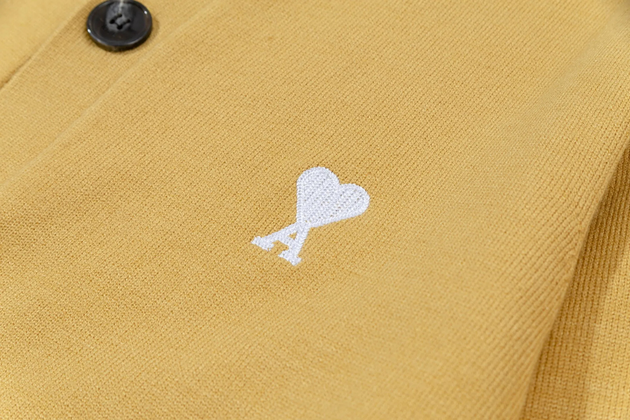 AMI PARIS（アミ パリス） オーバーサイズ ウール カーディガン 男女兼用ロゴニット