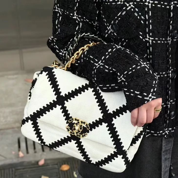 ★CHANEL★2024年新製品ウールチェーンクロスボディバッグ