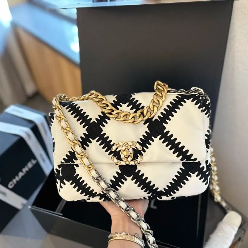 ★CHANEL★2024年新製品ウールチェーンクロスボディバッグ