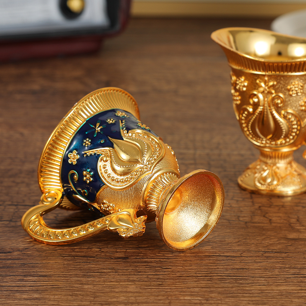 Luxurious and Creative Household Item - a Large Whiskey Glass with a Handle