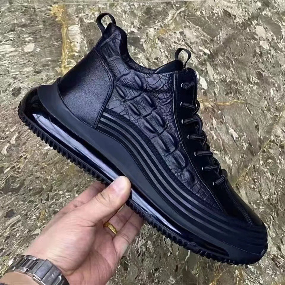 男人出門在外，一雙好的皮鞋很重要！意大利鱷魚紋經典皮鞋，純手工打造，尊貴質感，不凡格調！