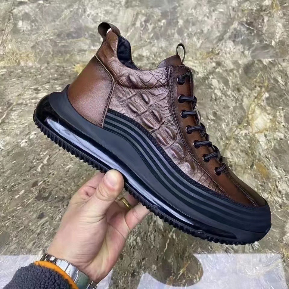 男人出門在外，一雙好的皮鞋很重要！意大利鱷魚紋經典皮鞋，純手工打造，尊貴質感，不凡格調！